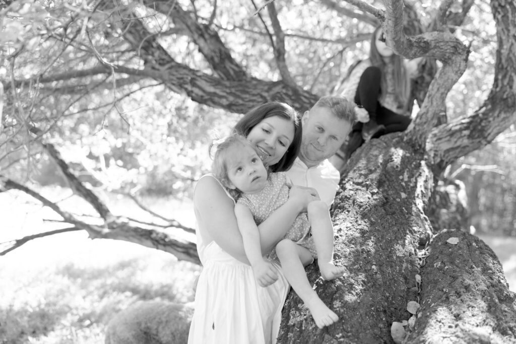 Loving family photoshoot of Jilian, Amos, and their baby daughter.