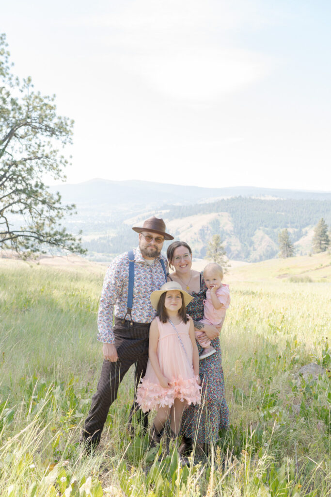 Outdoor family portraits in La Grande, Oregon.