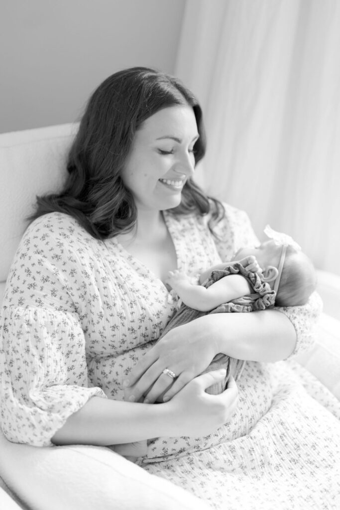 Mother-newborn photoshoot session in Boise Idaho by Robin Jolin.