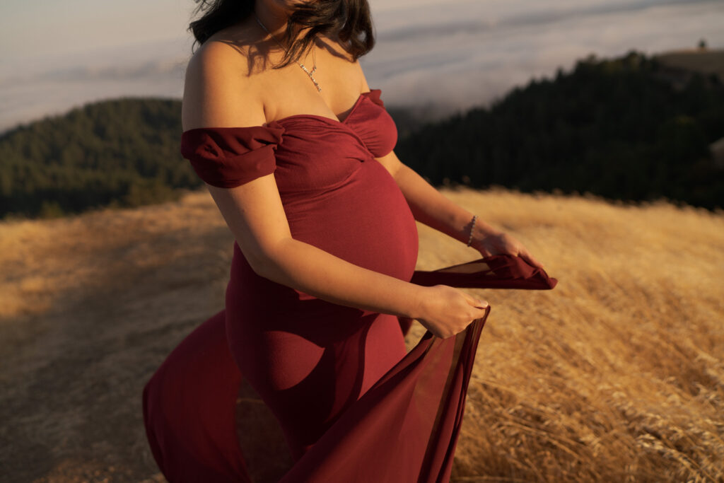 Pregnant lady poses for an outdoor maternity photo session.