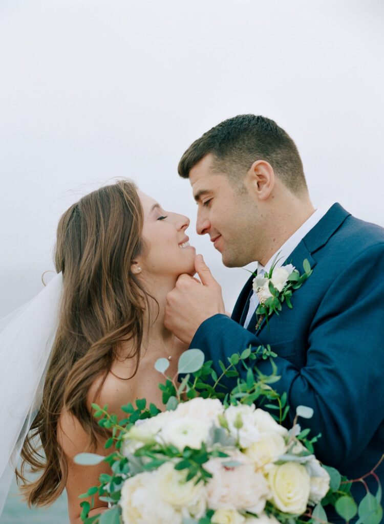 Romantic wedding photoshoot poses.