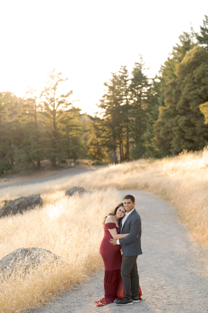 Husband and wife outdoor maternity photoshoot ideas.