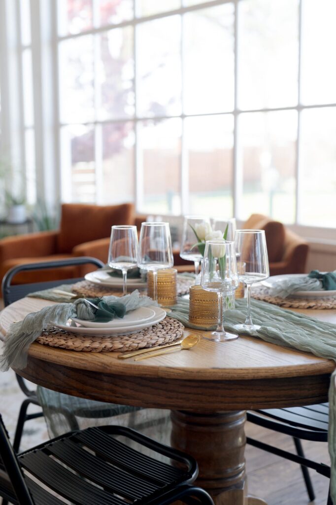 Dining arrangement at Hot Lake Resort, Oregon.